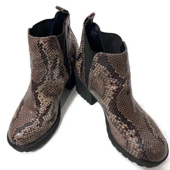 Dirty Laundry Chunky Block Heel Booties Snakeskin Print Size 6.5 - Picture 2 of 11